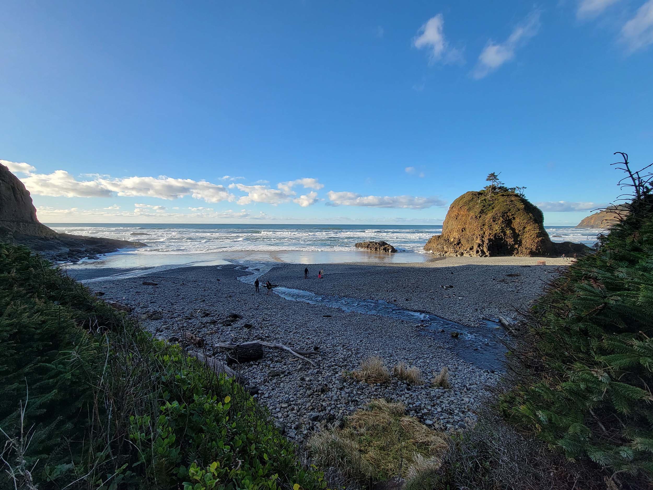 4 people on an Agate Expedition