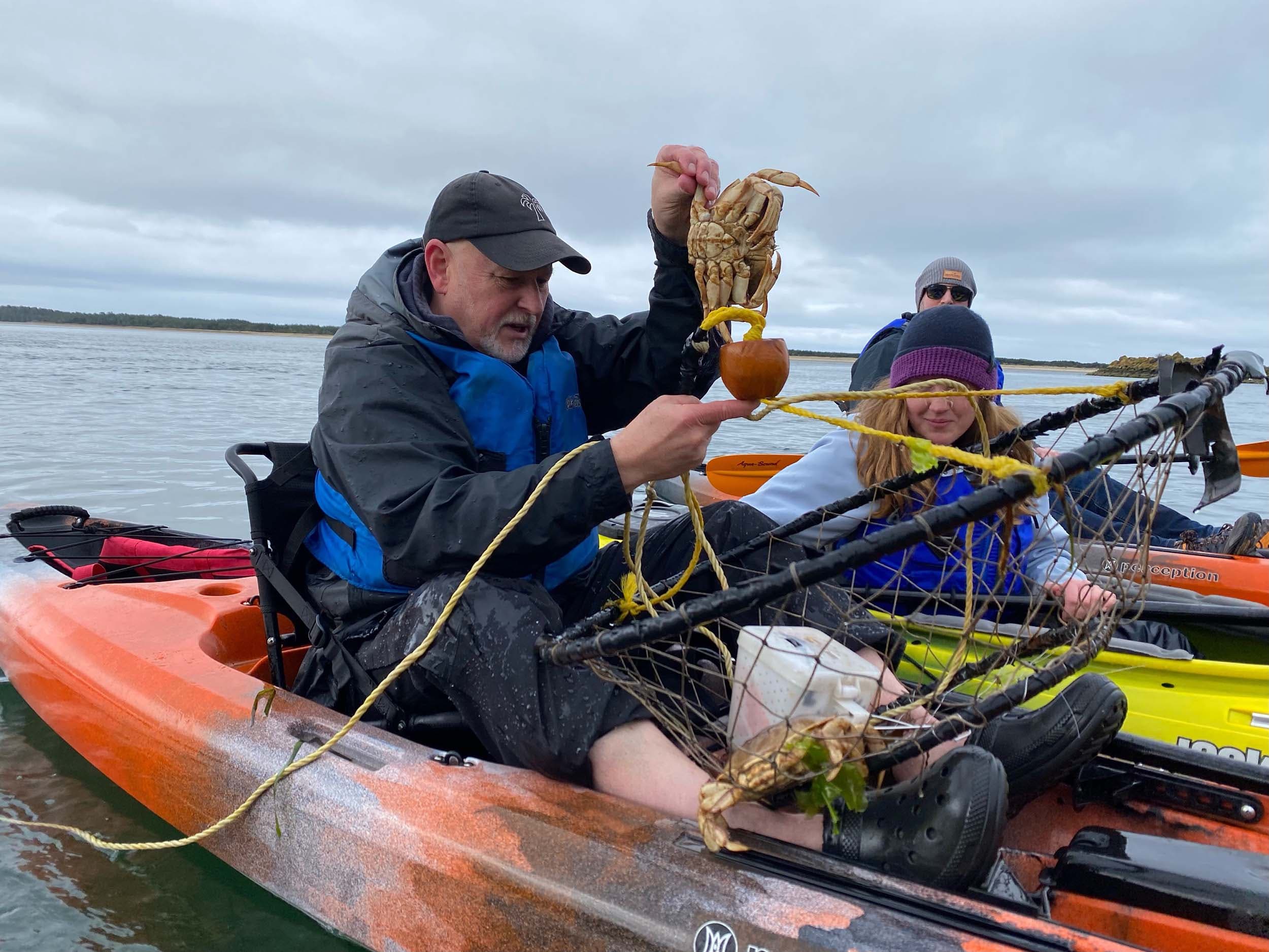 3 people crabbing in kayaks