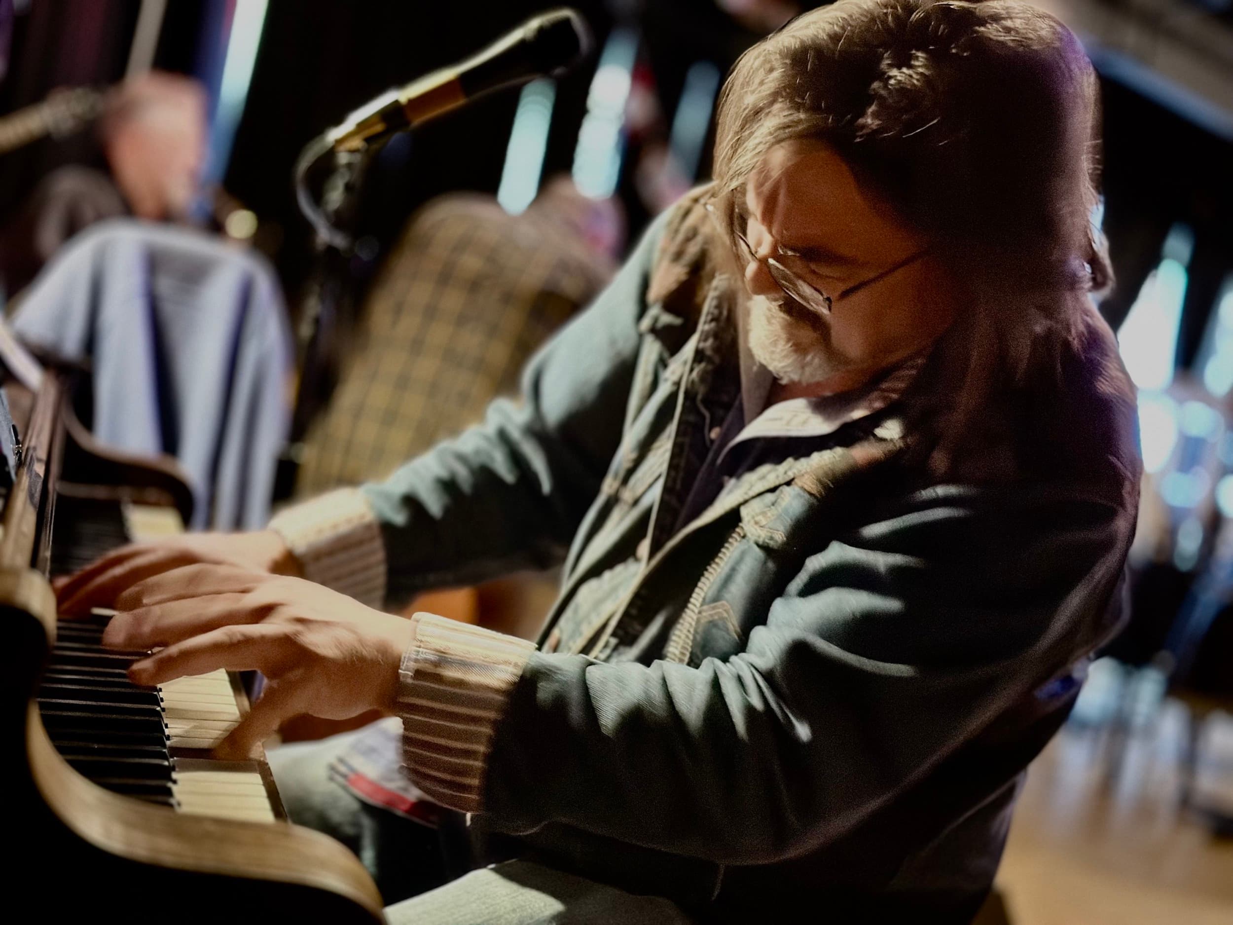 Dave Fleshner playing piano at Meridian Restaurant & Bar