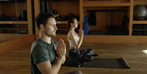 Tidepools-yoga-man-woman-554x278